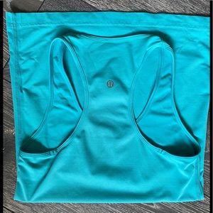 Lululemon workout top will fit sm/xs size 4